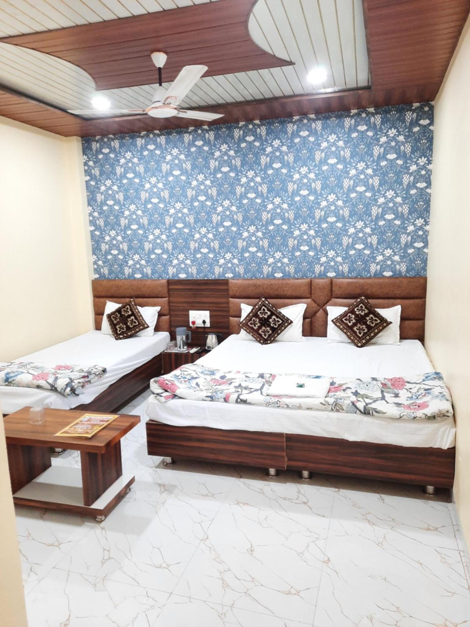 Hotel Ganga Sagar Ujjain Exteriör bild