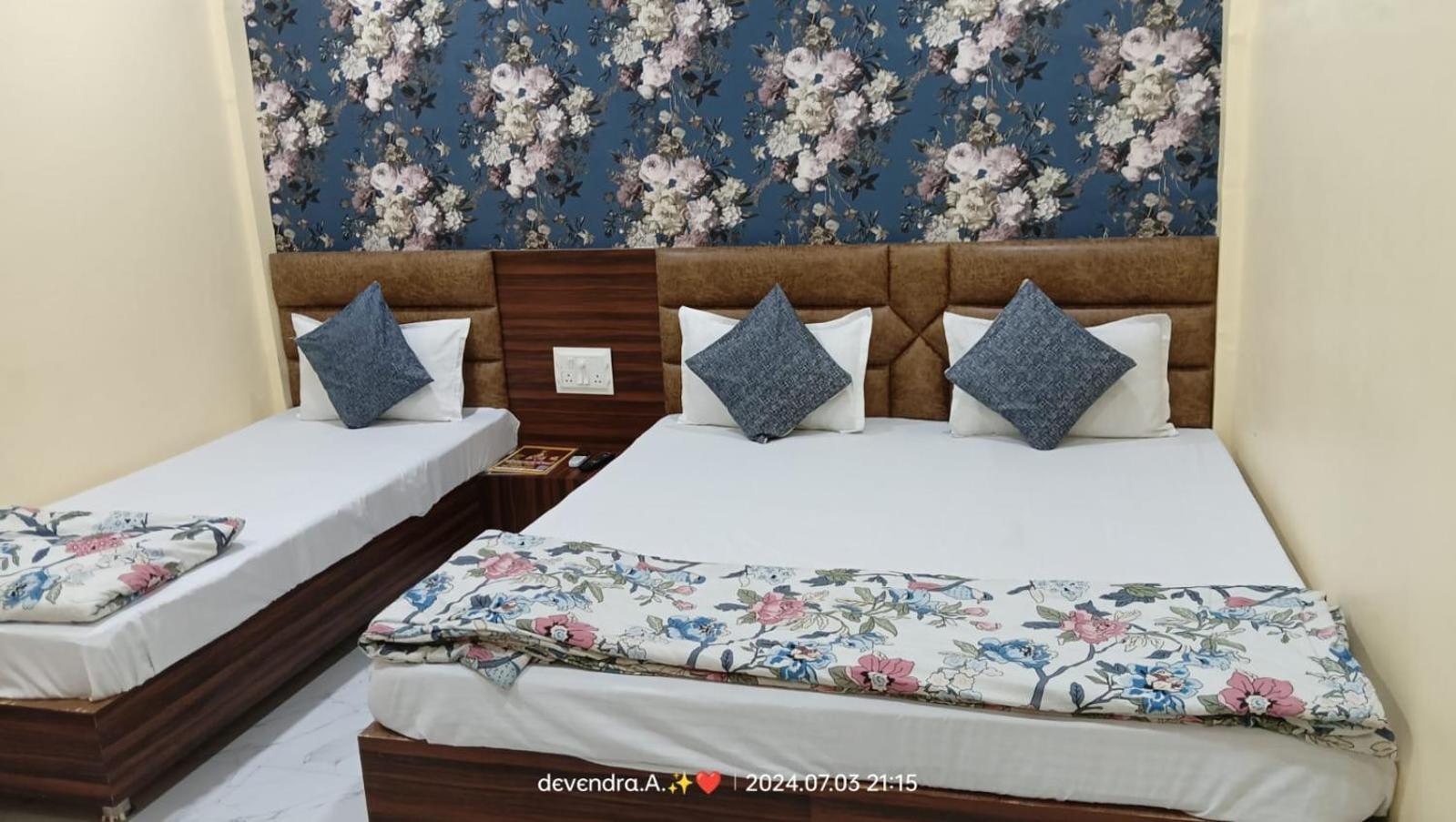 Hotel Ganga Sagar Ujjain Exteriör bild