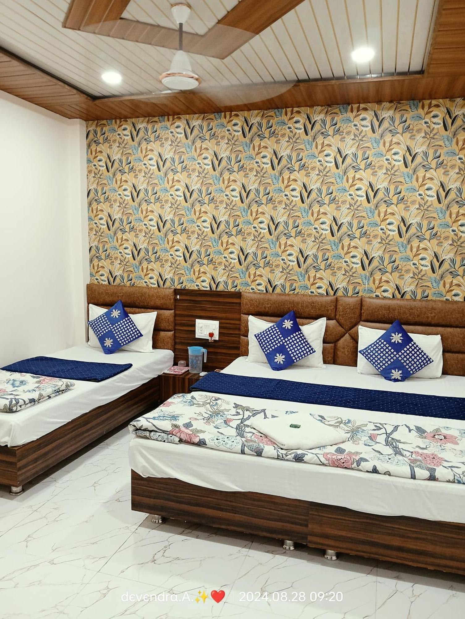 Hotel Ganga Sagar Ujjain Exteriör bild